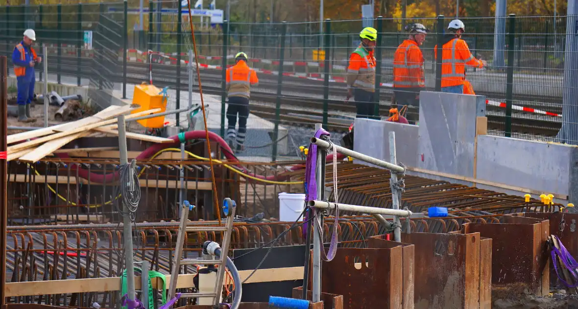 Treinverkeer deels stilgelegd vanwege spoor verzakking - Foto 1