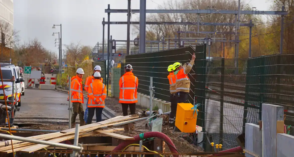 Treinverkeer deels stilgelegd vanwege spoor verzakking - Foto 7