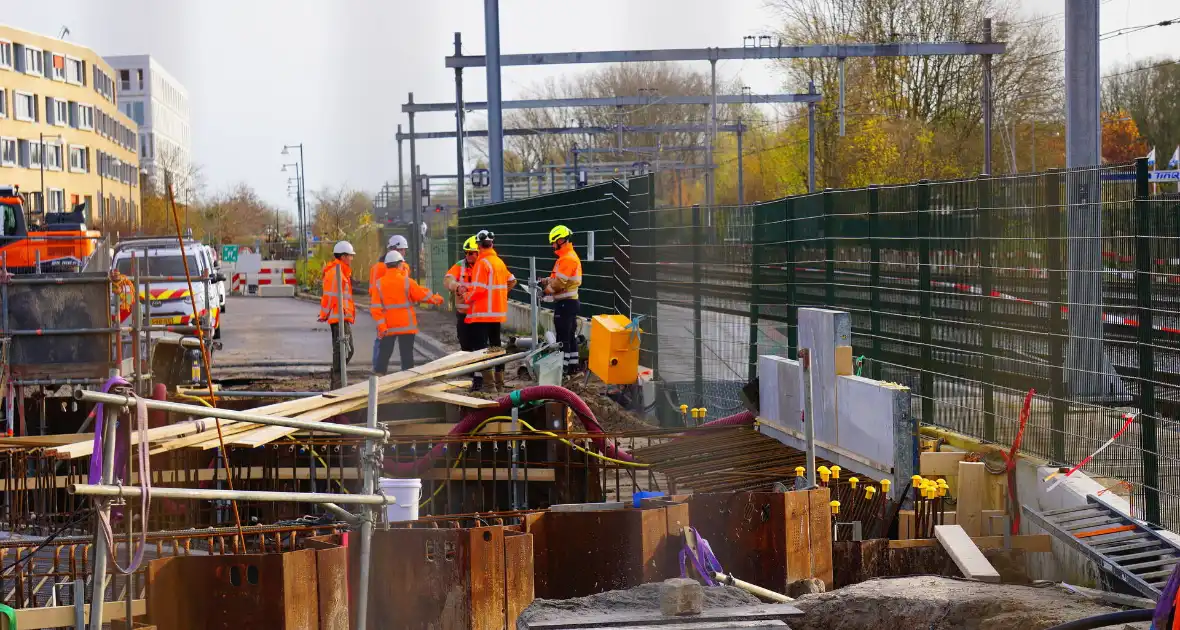 Treinverkeer deels stilgelegd vanwege spoor verzakking - Foto 8