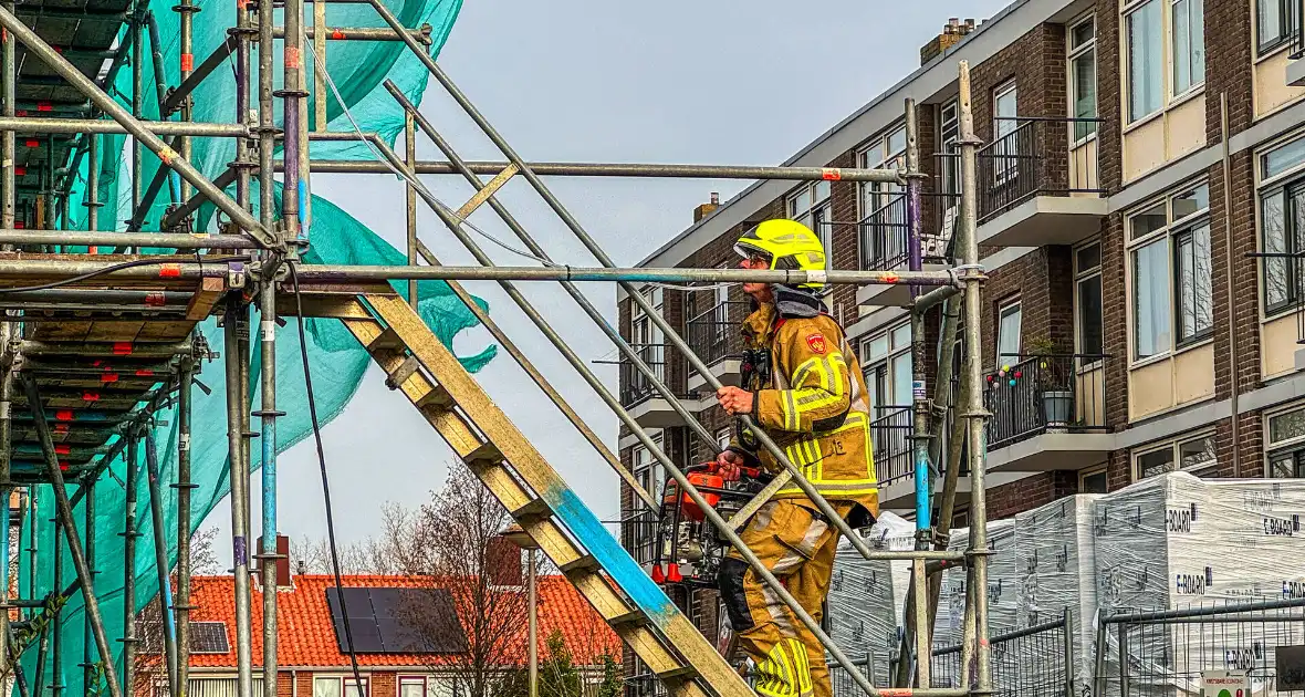 Steiger dreigt om te waaien - Foto 1