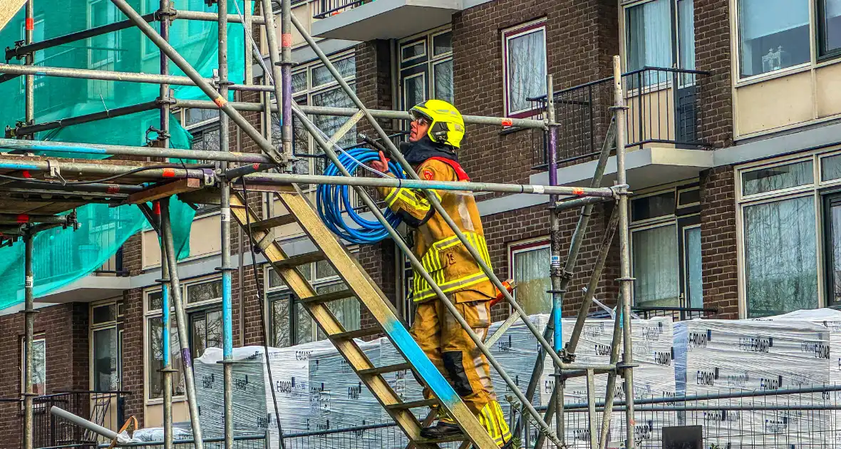 Steiger dreigt om te waaien - Foto 3