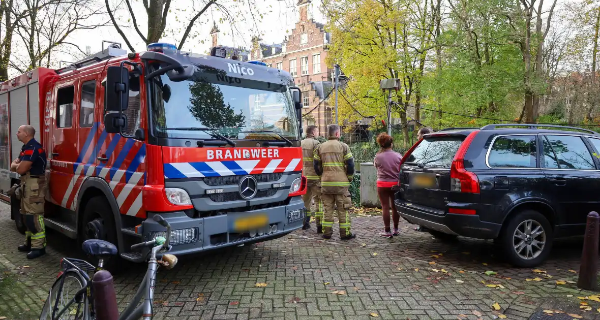 Woonboot dreigt te zinken - Foto 4