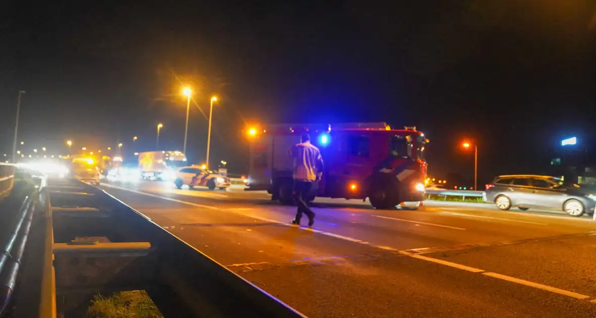 Vier voertuigen betrokken bij kettingbotsing op snelweg - Foto 4