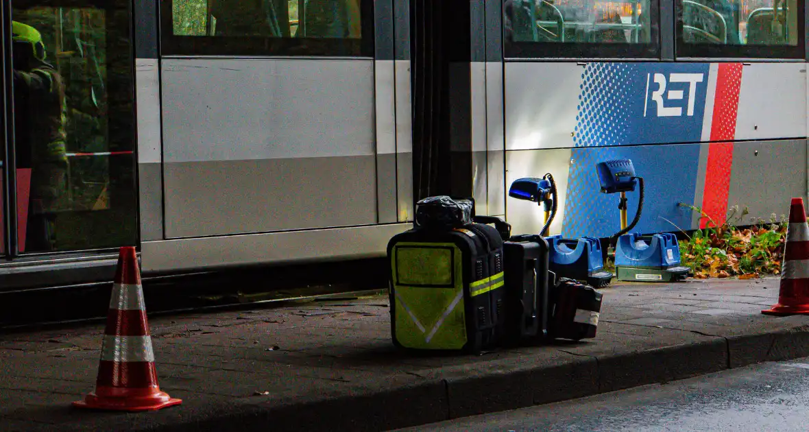 Persoon ernstig gewond bij botsing met tram - Foto 3