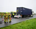 Automobilist overleden na aanrijding met vrachtwagentrailer