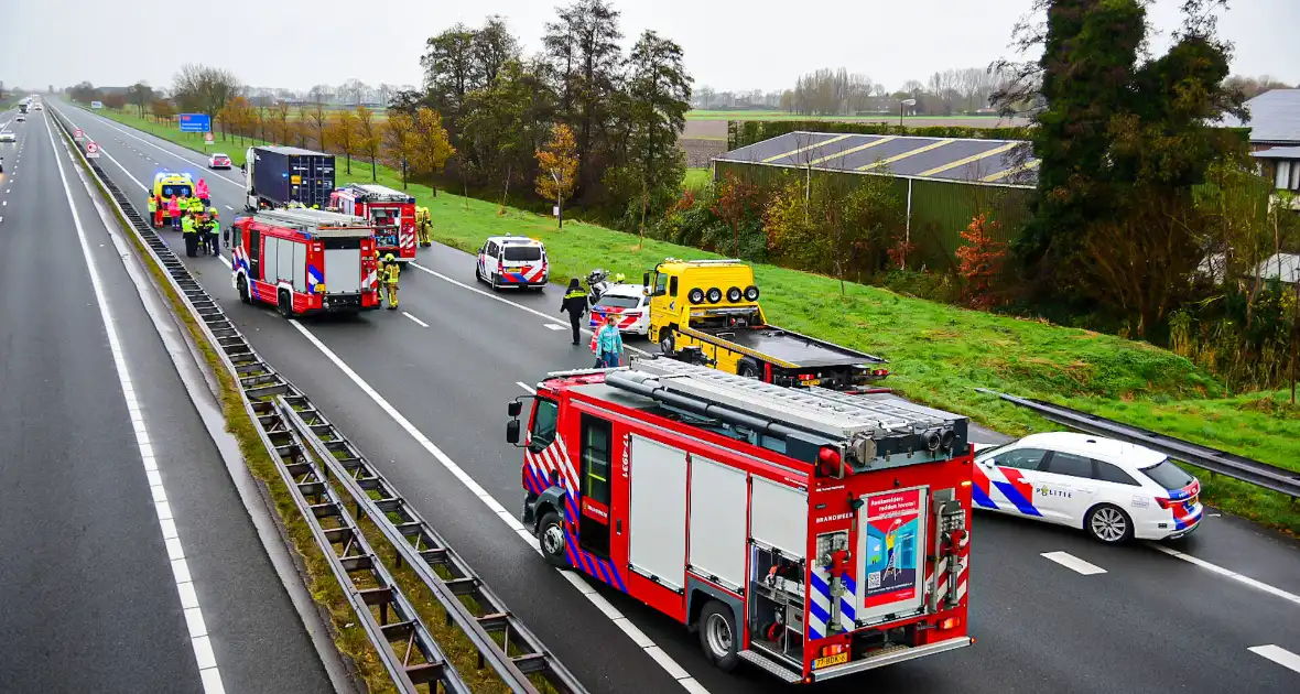 Automobilist overleden na aanrijding met vrachtwagentrailer - Foto 10