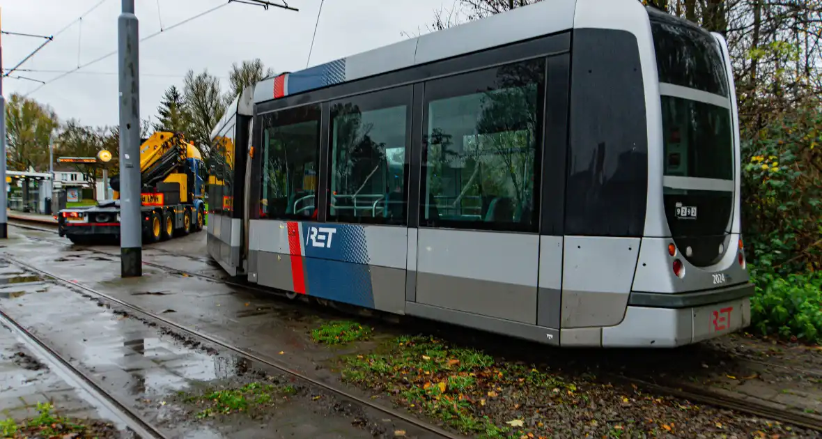 Flinke vertraging door ontsporing tram