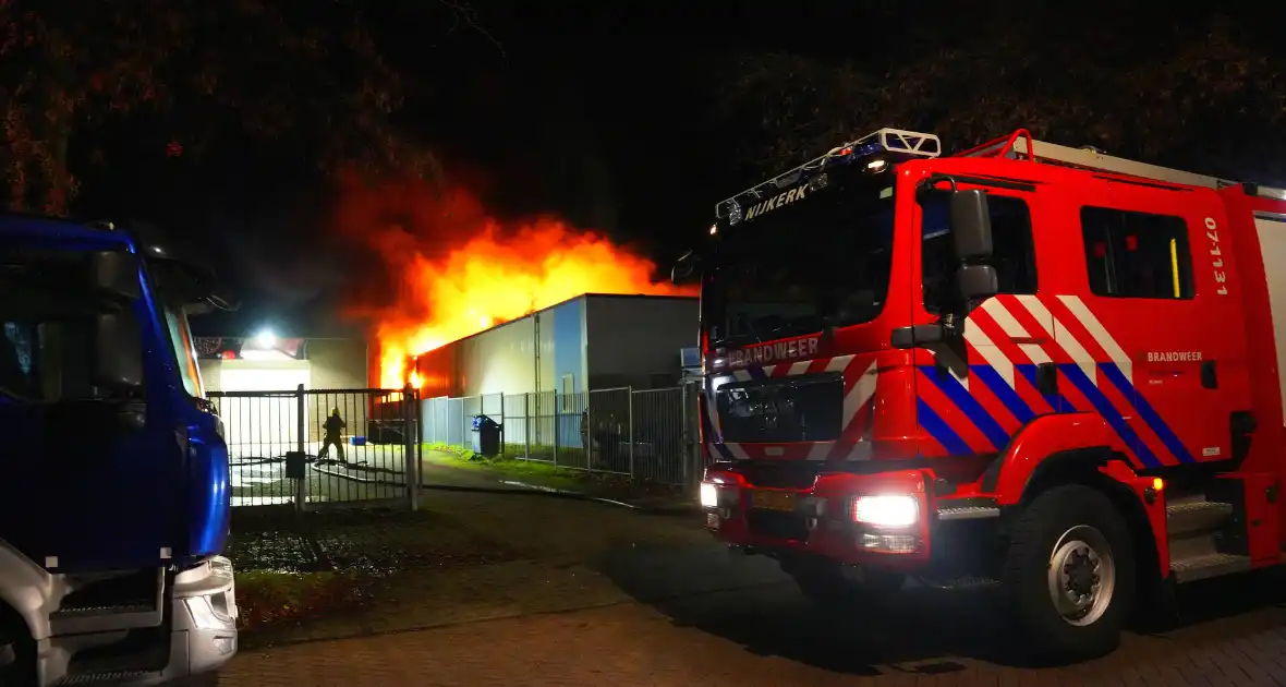 Rookontwikkeling en vlammen bij grote brand