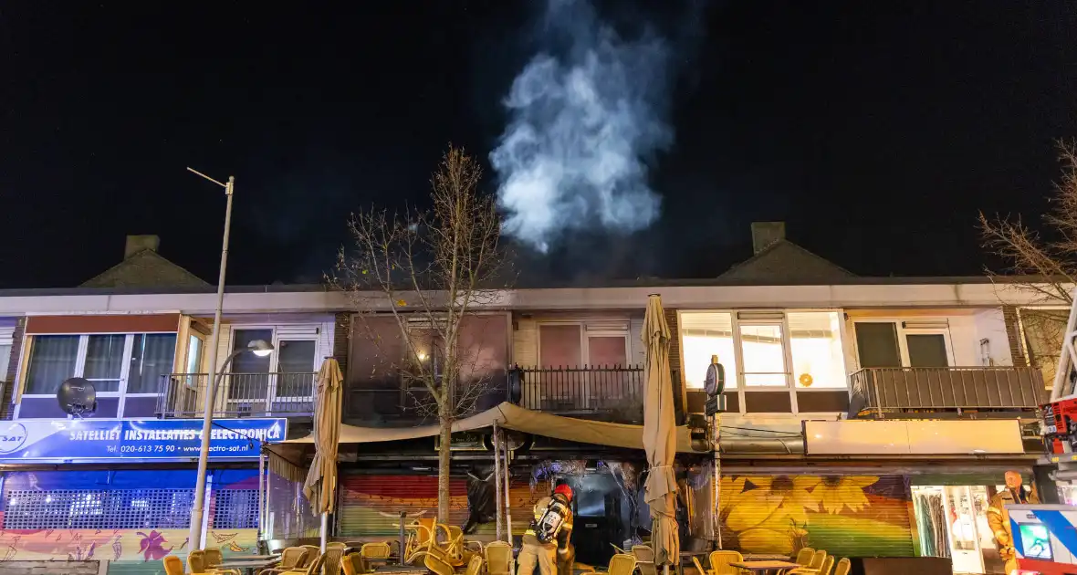 Explosie en brand richten grote schade aan bij restaurant