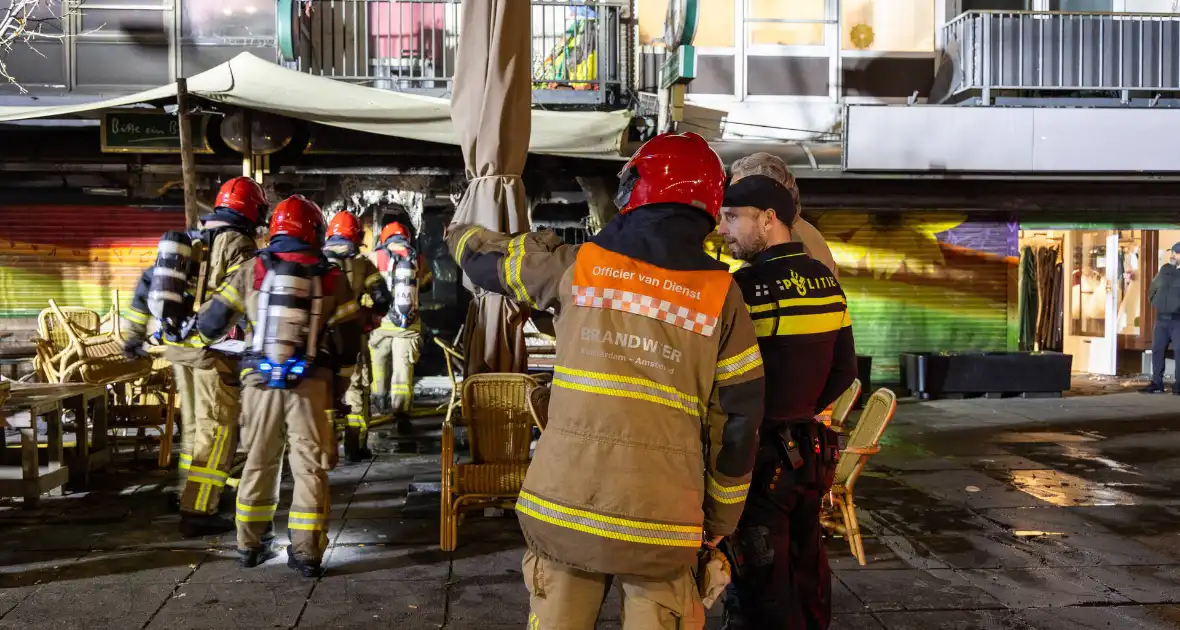 Explosie en brand richten grote schade aan bij restaurant - Foto 5