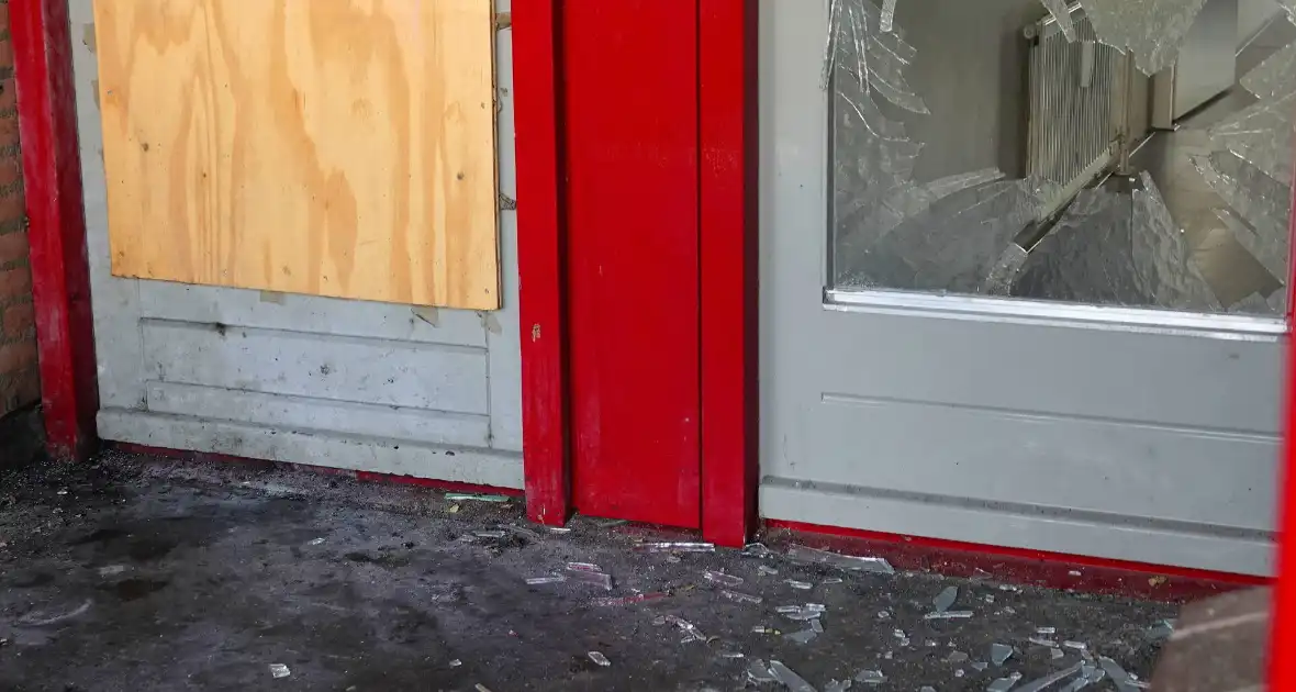 Schade aan woning door explosie, bewonder gewond - Foto 3