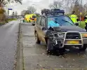 Automobilist knalt tegen boom