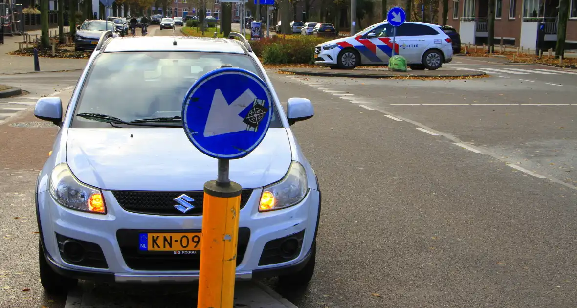 Fietser gewond bij aanrijding op kruispunt - Foto 3