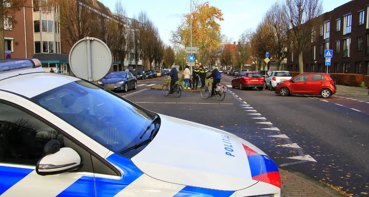 Fietser gewond bij aanrijding op kruispunt - Foto 4