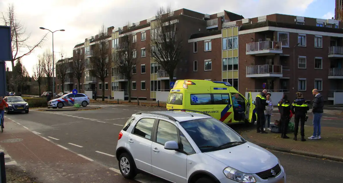 Fietser gewond bij aanrijding op kruispunt - Foto 7