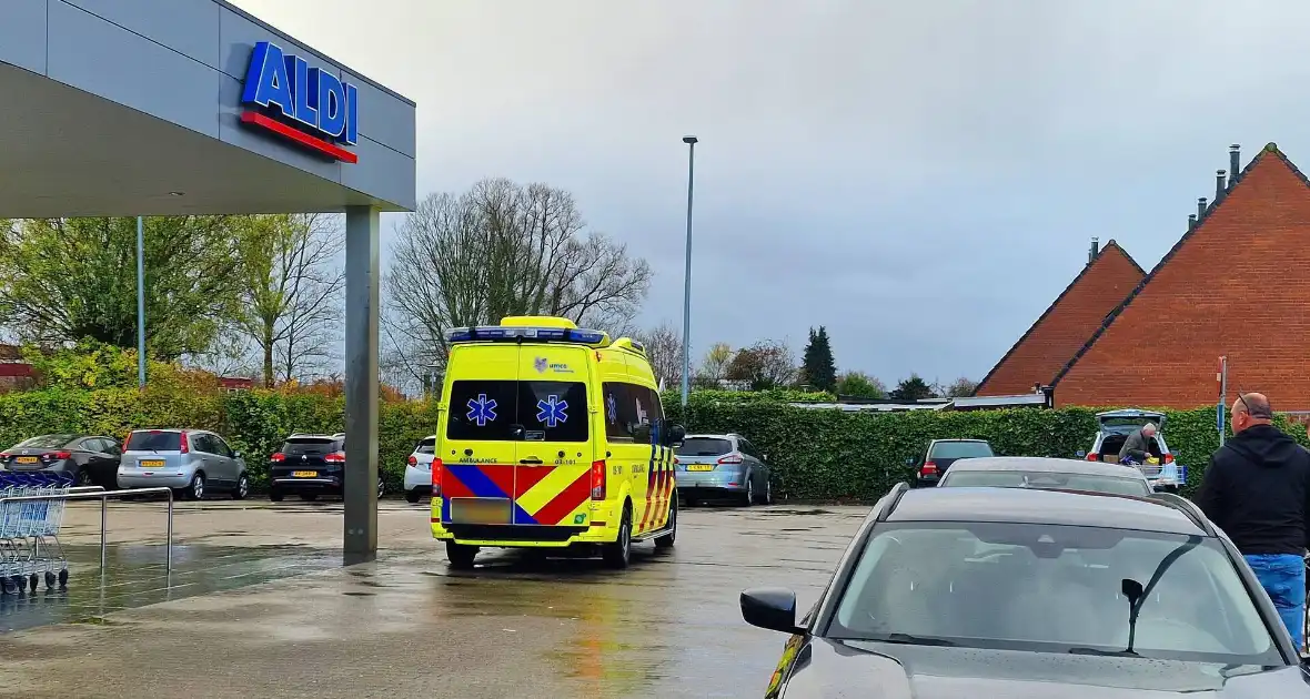 Scootmobieler in botsing met automobilist - Foto 1