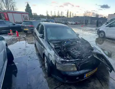 Motorcompartiment brandt volledig uit bij autoverhuurder