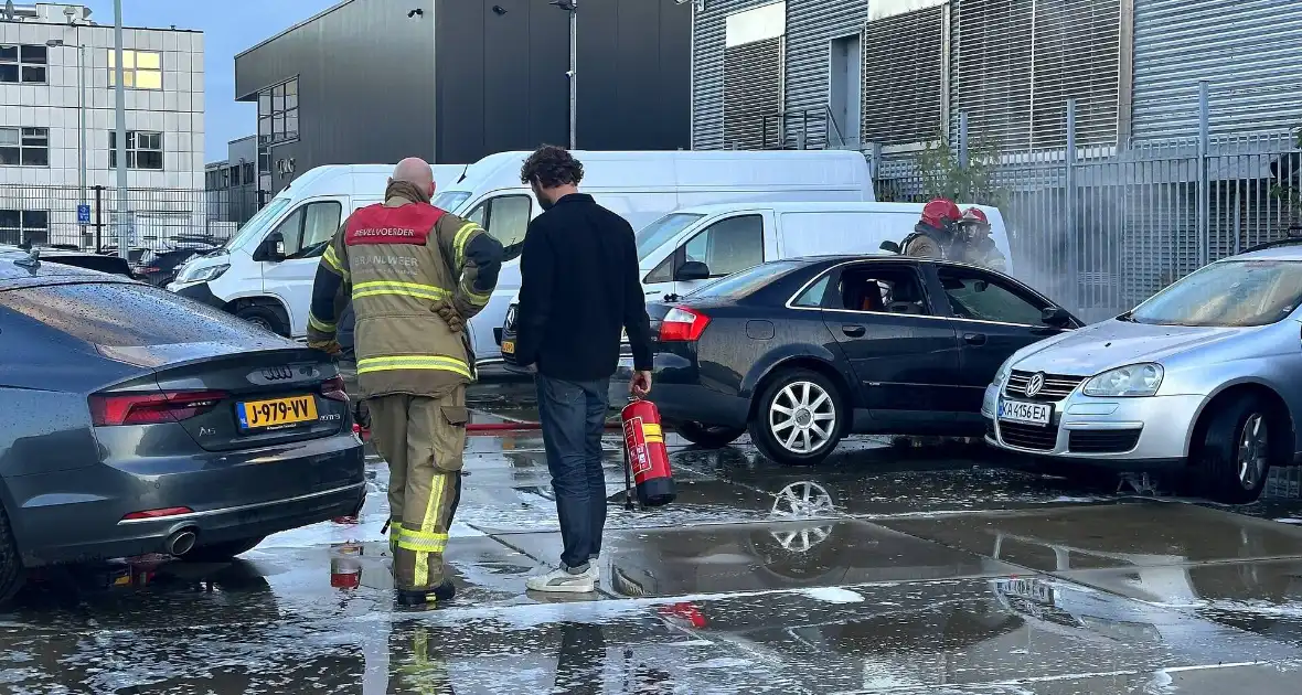 Motorcompartiment brandt volledig uit bij autoverhuurder - Foto 3