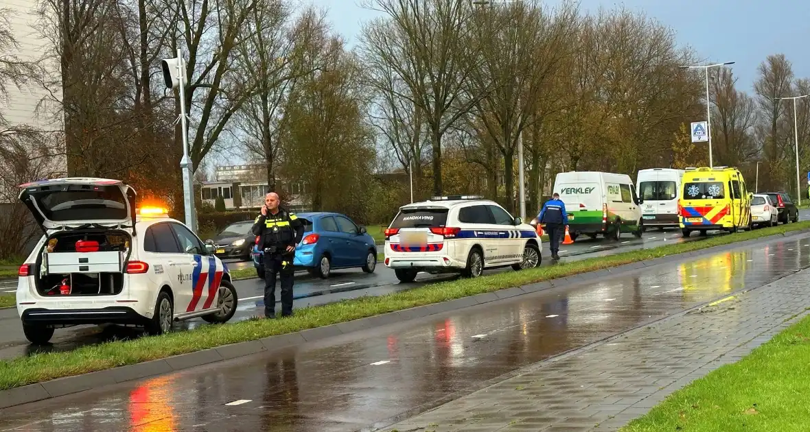 Auto's beschadigd na kop-staartbotsing - Foto 2