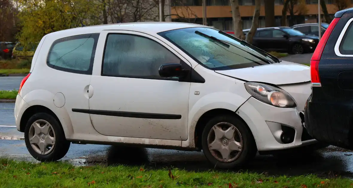 Auto's beschadigd na kop-staartbotsing - Foto 3