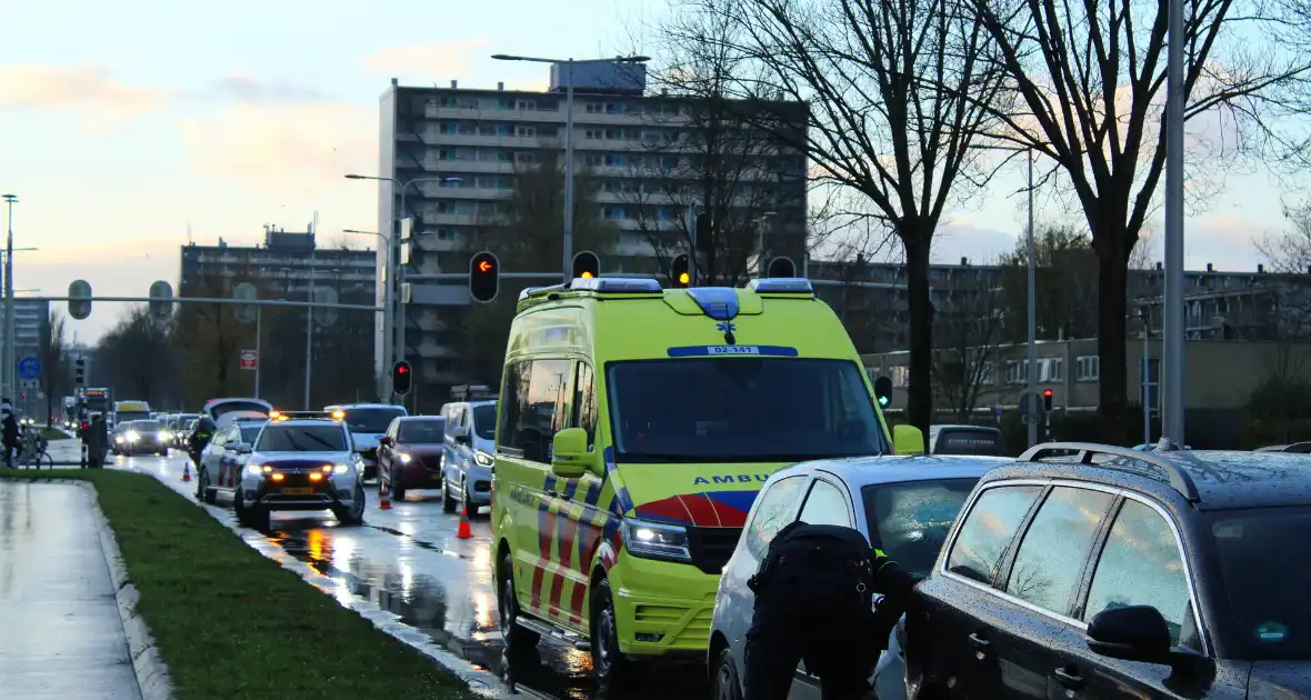 Auto's beschadigd na kop-staartbotsing - Foto 8