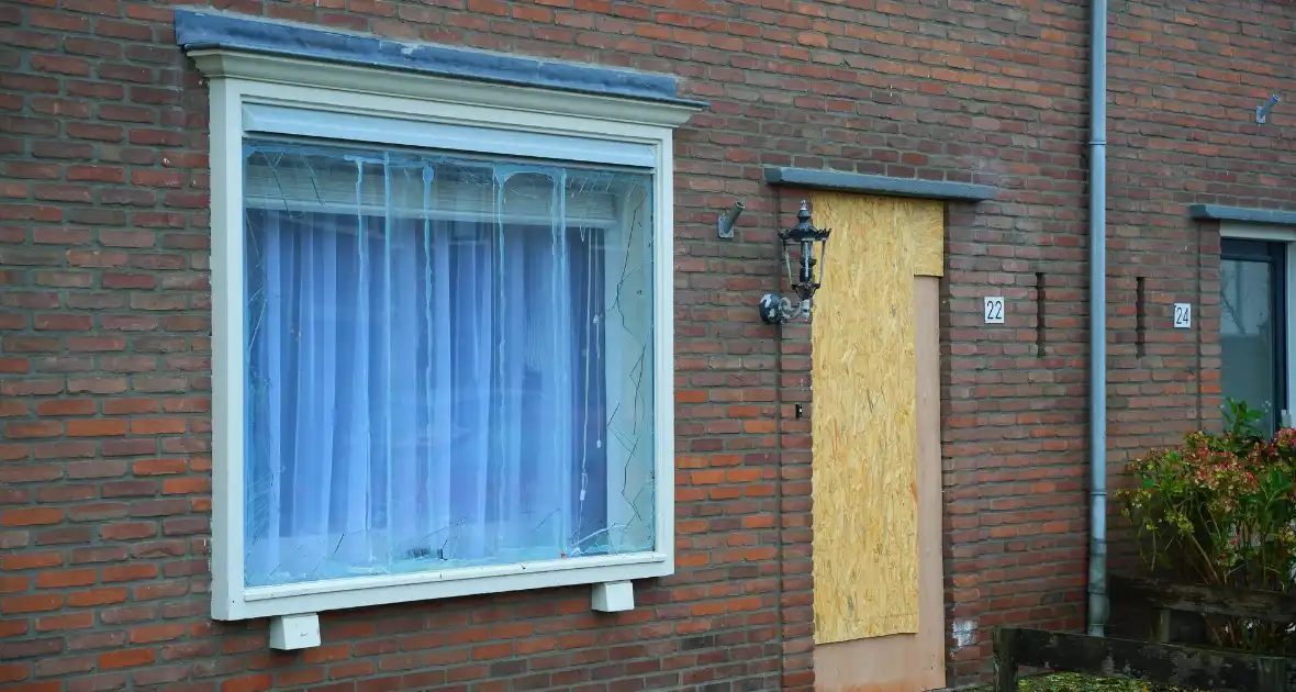 Nachtelijke explosie in woonhuis zorgt voor flinke schade - Foto 5