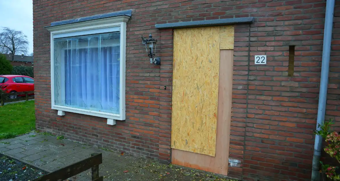 Nachtelijke explosie in woonhuis zorgt voor flinke schade - Foto 7