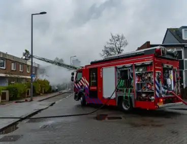 Grote uitslaande brand bij eengezinswoning