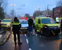 Botsing op kruising, flinke schade bij beide voertuigen