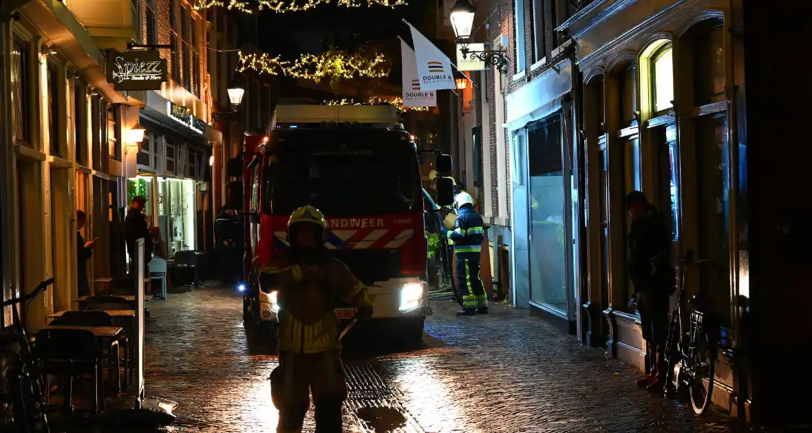 Keukenbrand in hamburgerrestaurant