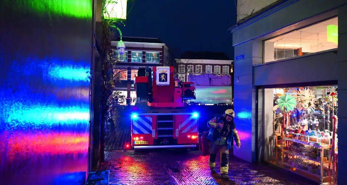 Keukenbrand in hamburgerrestaurant - Foto 4