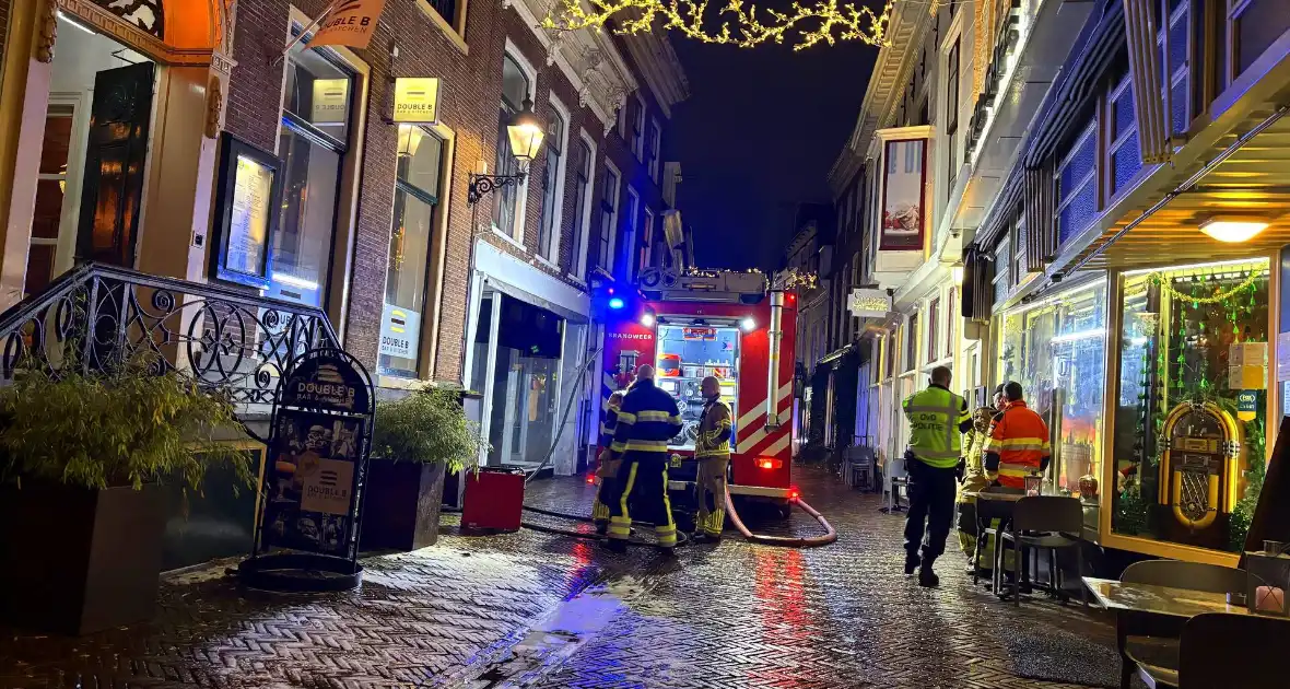 Keukenbrand in hamburgerrestaurant - Foto 9