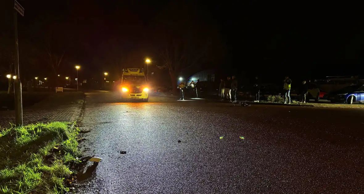 Voorwiel van fiets breekt af na botsing met auto op kruising - Foto 5