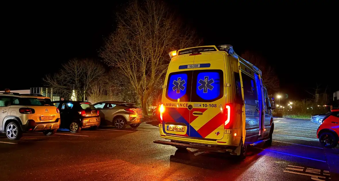 Voorwiel van fiets breekt af na botsing met auto op kruising - Foto 7