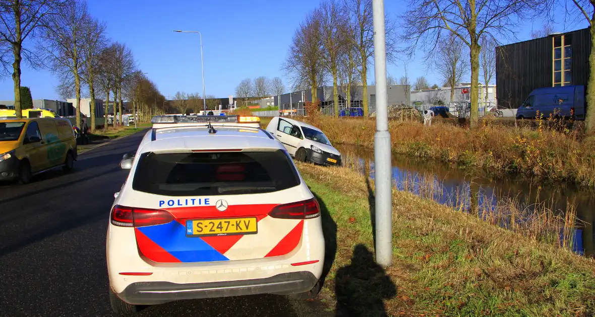 Pakketbezorger klapt op bestelauto - Foto 2