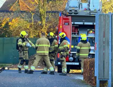 Brandweer blust brand in afzuiging