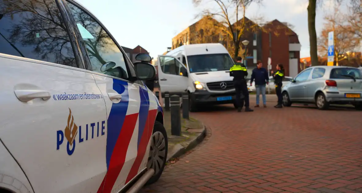 Boze weggebruiker dreigt en belaagt taxichauffeuse