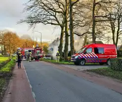 Brandweer blust brand in elektriciteitskast