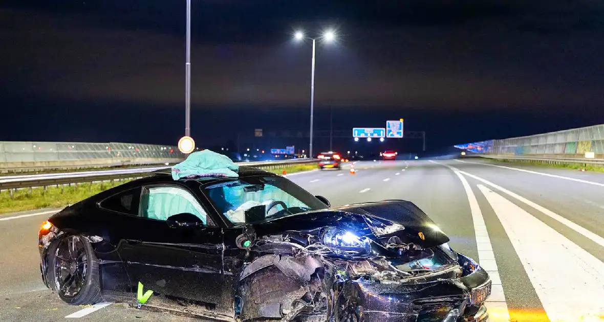 Peperdure bolide met prijskaart van 220 000 crasht