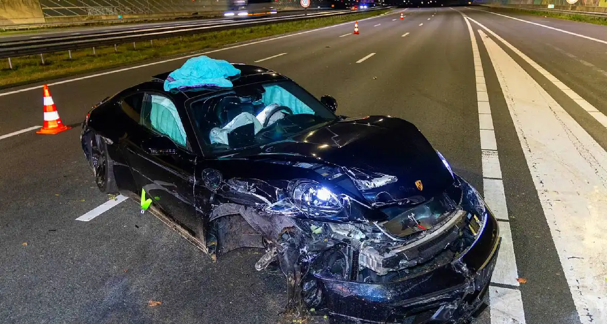 Peperdure bolide met prijskaart van 220 000 crasht - Foto 5