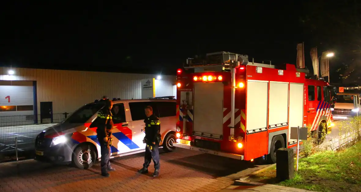 Brandweer doet onderzoek naar chemische lucht in zorgcentrum - Foto 3