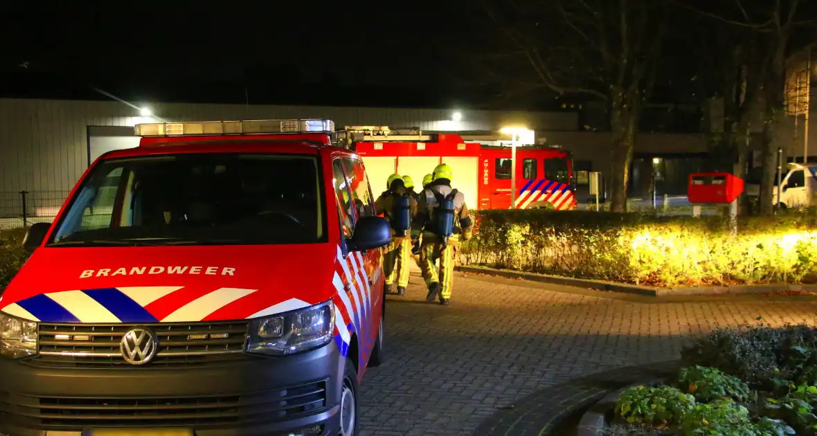 Brandweer doet onderzoek naar chemische lucht in zorgcentrum - Foto 8