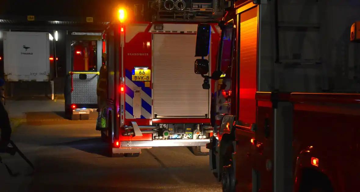 Bedrijfspand pakketbezorger ontruimd vanwege brand - Foto 2