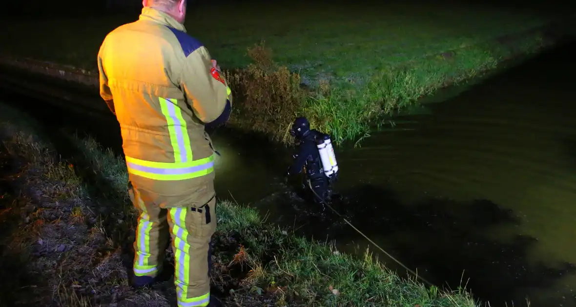 Brandweer doorzoekt sloot na melding persoon te water - Foto 5