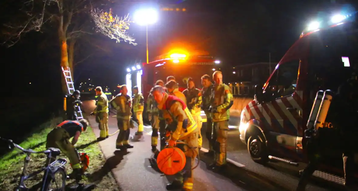 Brandweer doorzoekt sloot na melding persoon te water - Foto 6