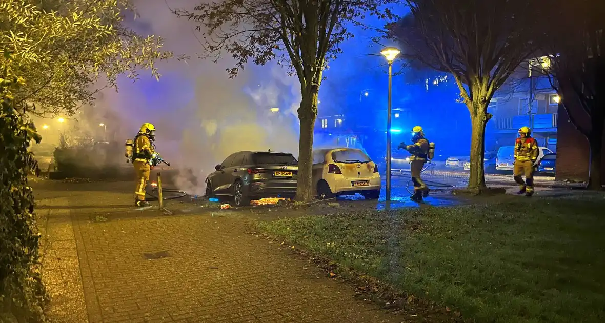 Gepareerde personenwagen vliegt in brand - Foto 9