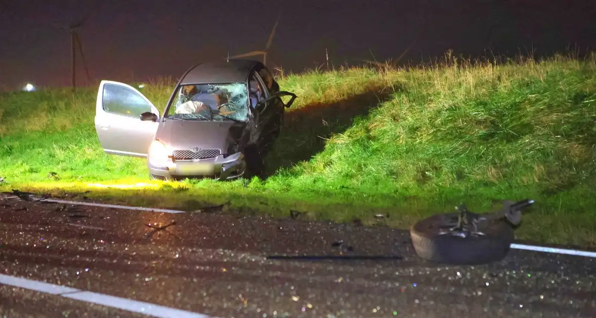 Persoon slaat op vlucht na crash en laat ravage en zwaargewonde achter - Foto 11