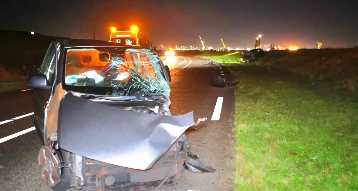 Persoon slaat op vlucht na crash en laat ravage en zwaargewonde achter - Foto 2