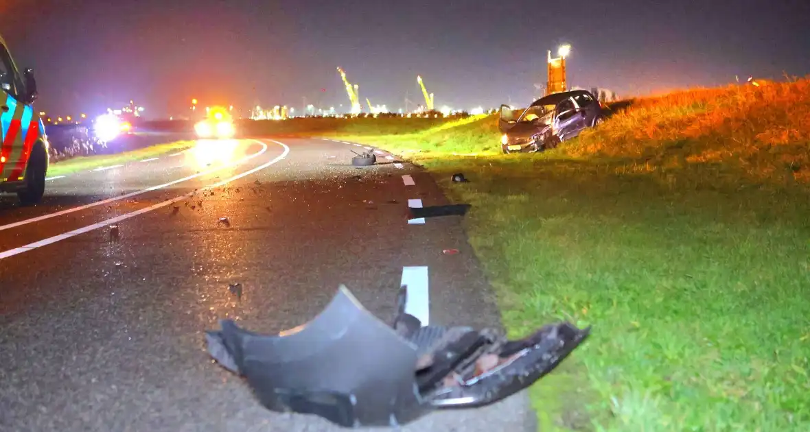 Persoon slaat op vlucht na crash en laat ravage en zwaargewonde achter - Foto 3