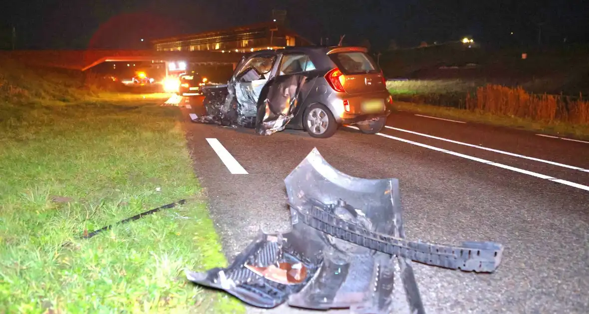 Persoon slaat op vlucht na crash en laat ravage en zwaargewonde achter - Foto 4